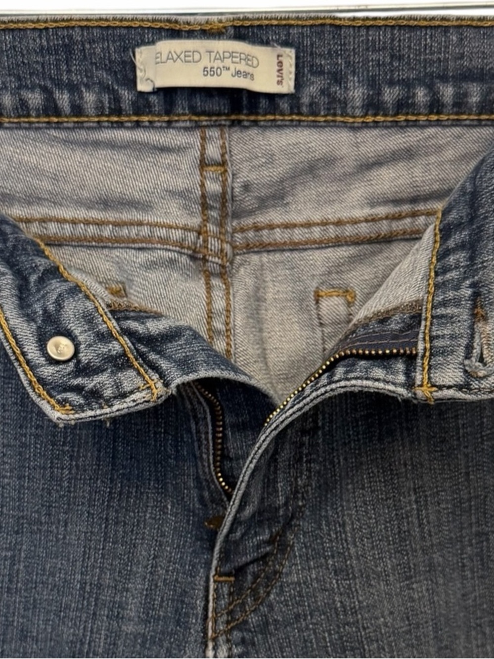 Levi's 550 Womens 16 Blue Wash Relaxed Tapered Leg Stretch Denim Jean Distressed - Picture 5 of 11